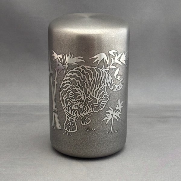 画像1: 錫製 茶筒　虎 (1)