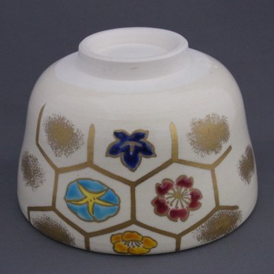 画像2: 八木海峰作 京焼 手描き抹茶茶碗（亀甲草花紋）